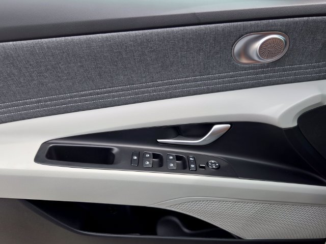 New 2026 Hyundai Elantra SEL Sport FWD image 14