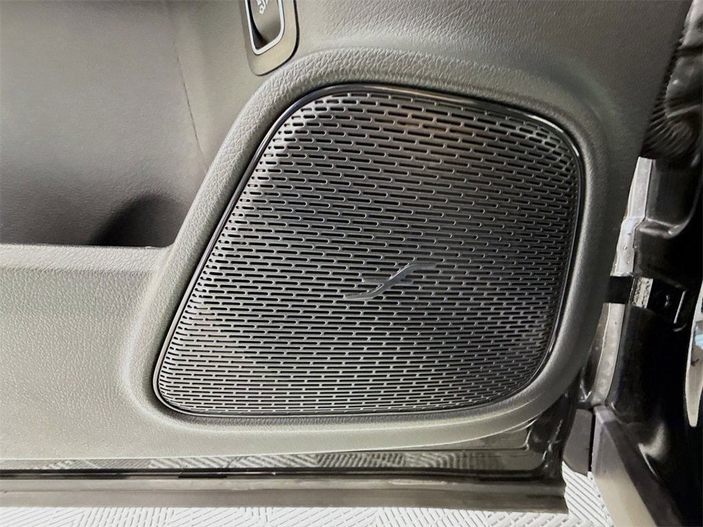 Used 2025 Mercedes-Benz GLB 250 4MATIC image 19