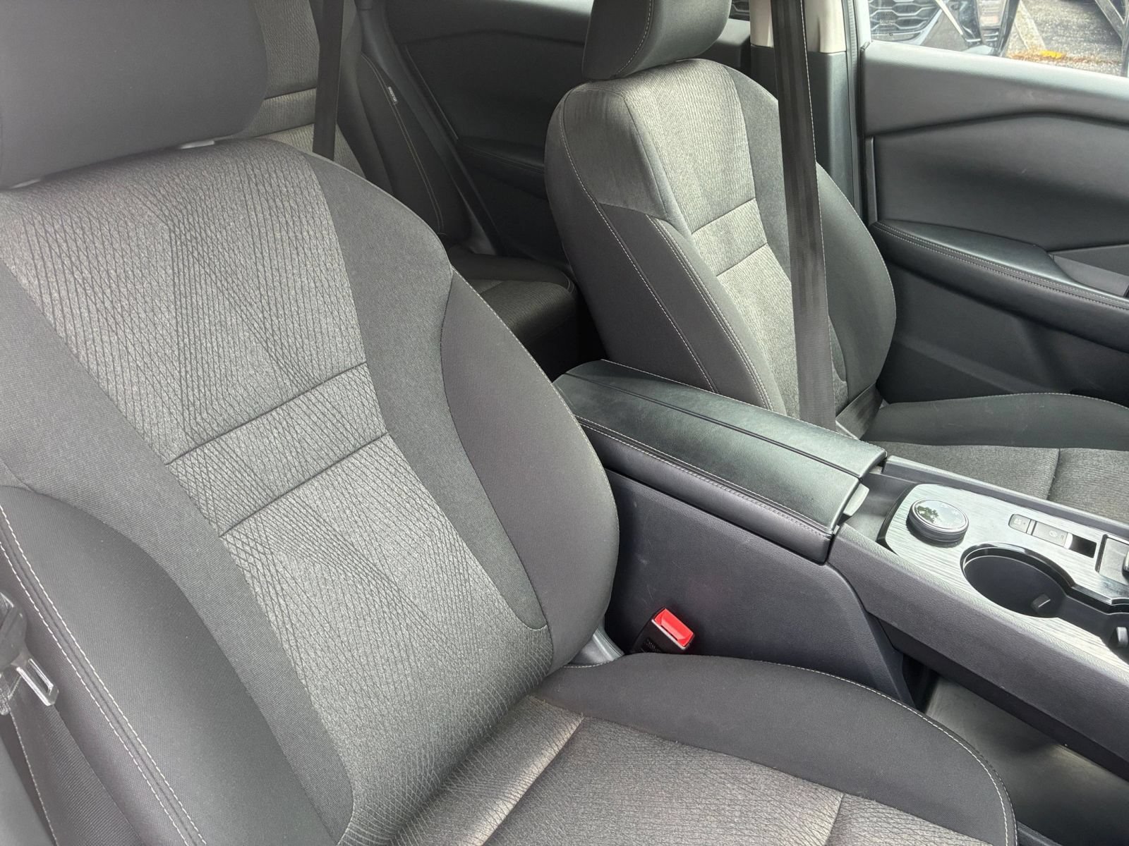 Used 2025 Nissan Rogue SV AWD/4WD image 31
