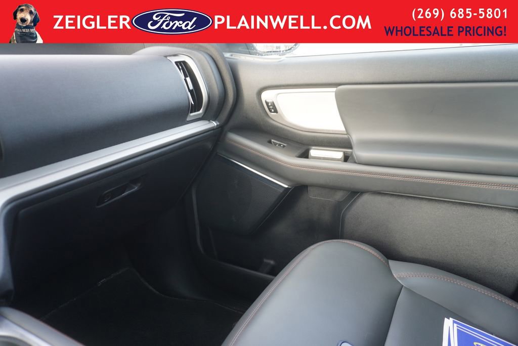 Used 2025 Ford Expedition Active image 39