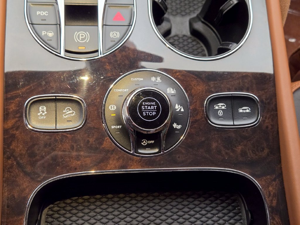 Certified 2023 Bentley Bentayga Speed AWD/4WD image 39