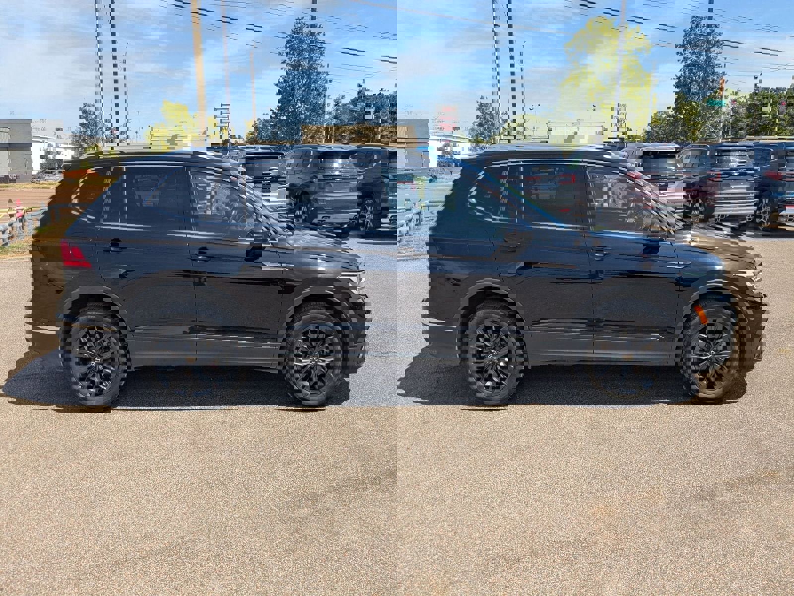 Used 2024 Volkswagen Tiguan SE image 7