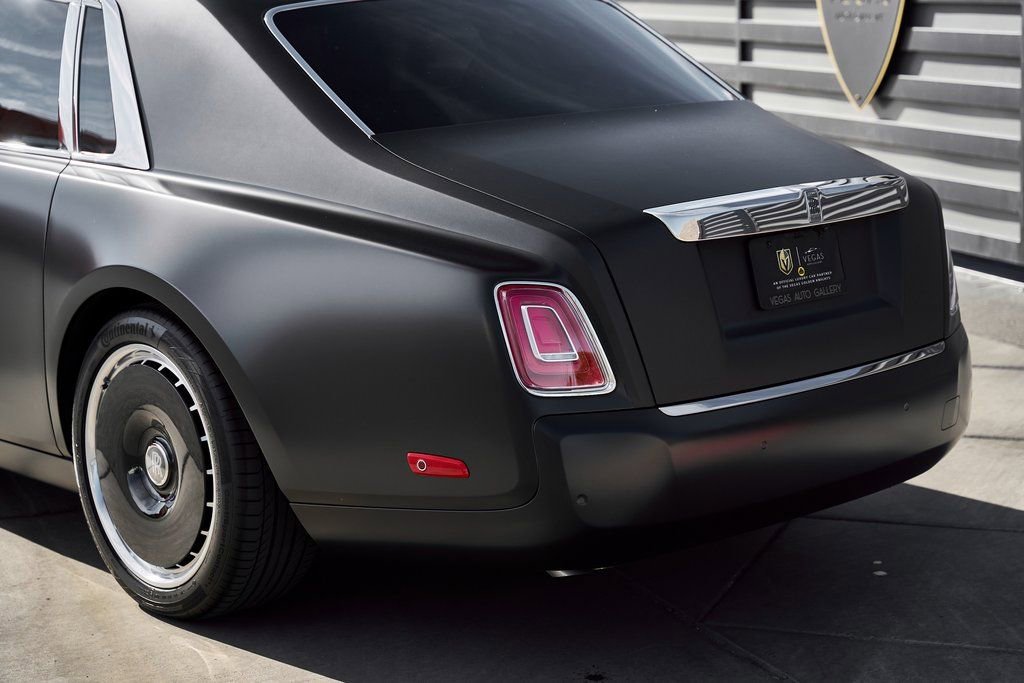 Used 2025 Rolls-Royce Phantom Sedan RWD image 12