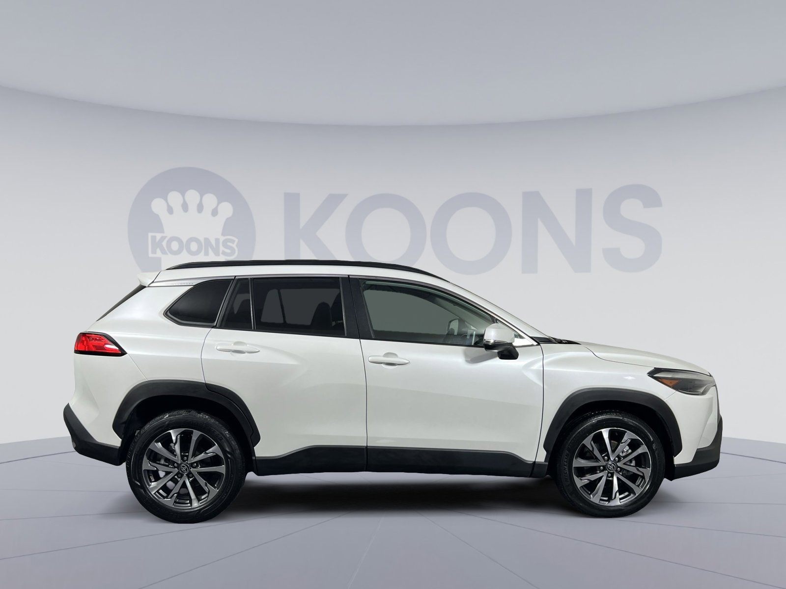 Used 2023 Toyota Corolla Cross XLE image 8