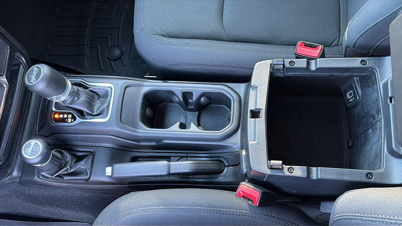 Used 2020 Jeep Wrangler Sport image 19