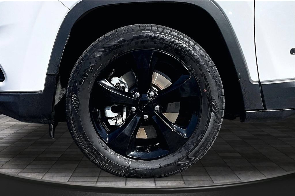 Used 2021 Jeep Cherokee Latitude Plus AWD/4WD image 8