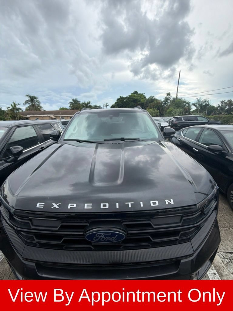 Used 2025 Ford Expedition Active AWD/4WD image 5