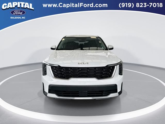 Used 2025 Kia Sorento LX FWD image 3