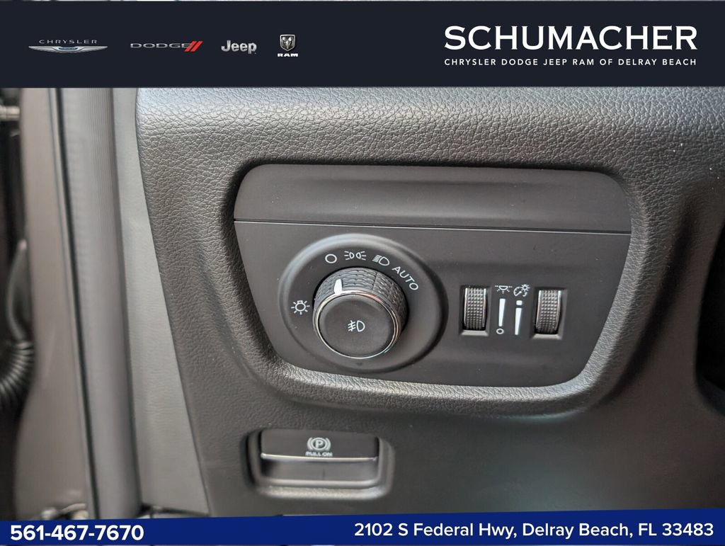 New 2026 Jeep Grand Cherokee Limited w/ Luxury Tech Group II AWD/4WD image 25