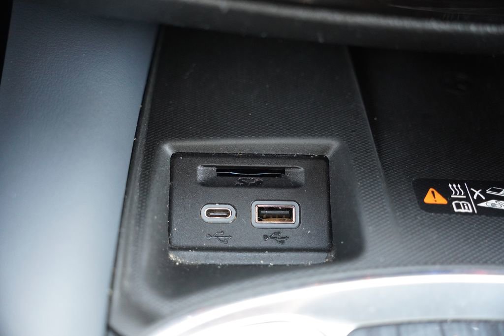 Certified 2023 Buick Enclave Essence image 29