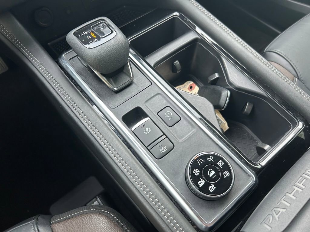 Used 2024 Nissan Pathfinder Platinum w/ Cargo Package image 17