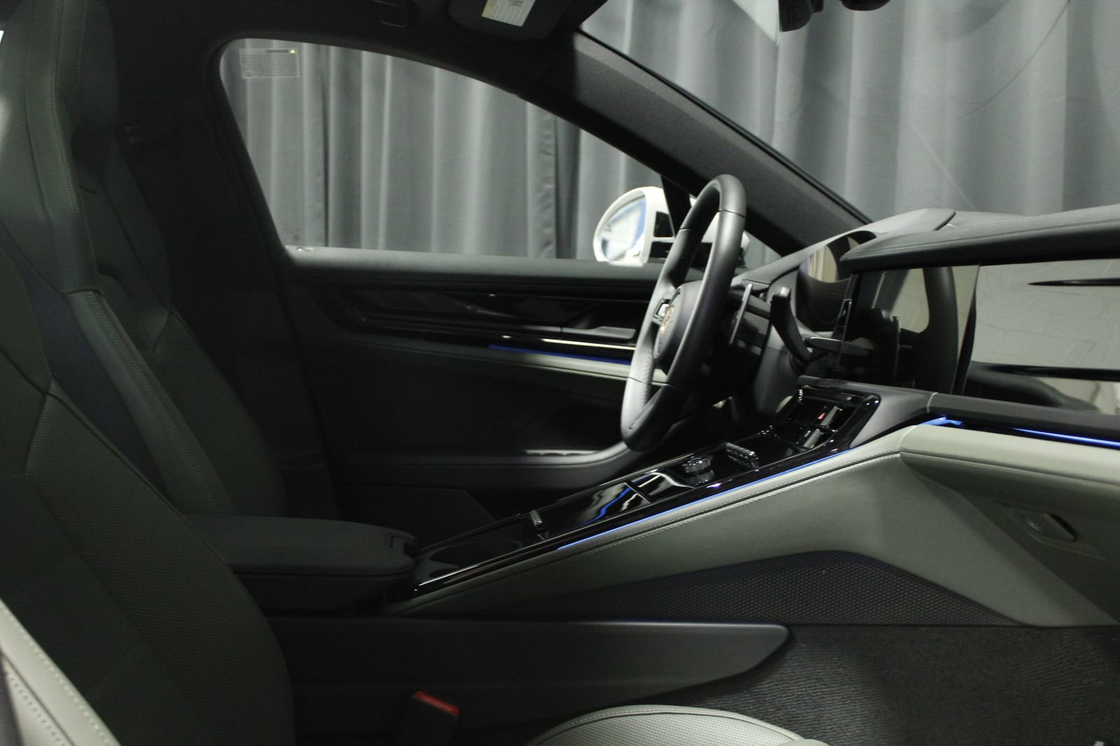 Used 2025 Porsche Panamera 4 image 29