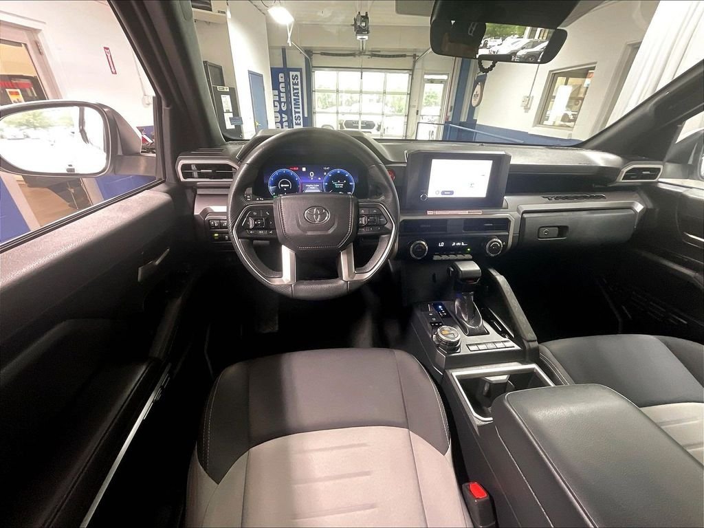 Used 2025 Toyota Tacoma TRD Off-Road AWD/4WD image 17