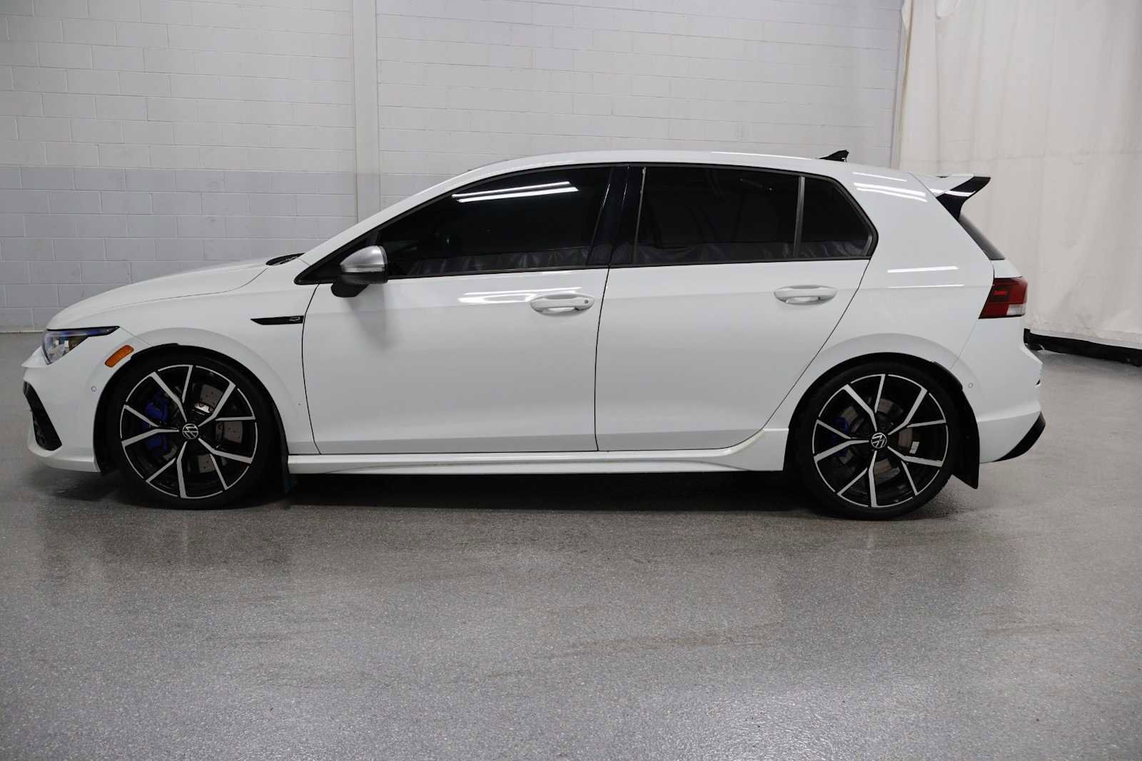 Used 2023 Volkswagen Golf R AWD/4WD image 2