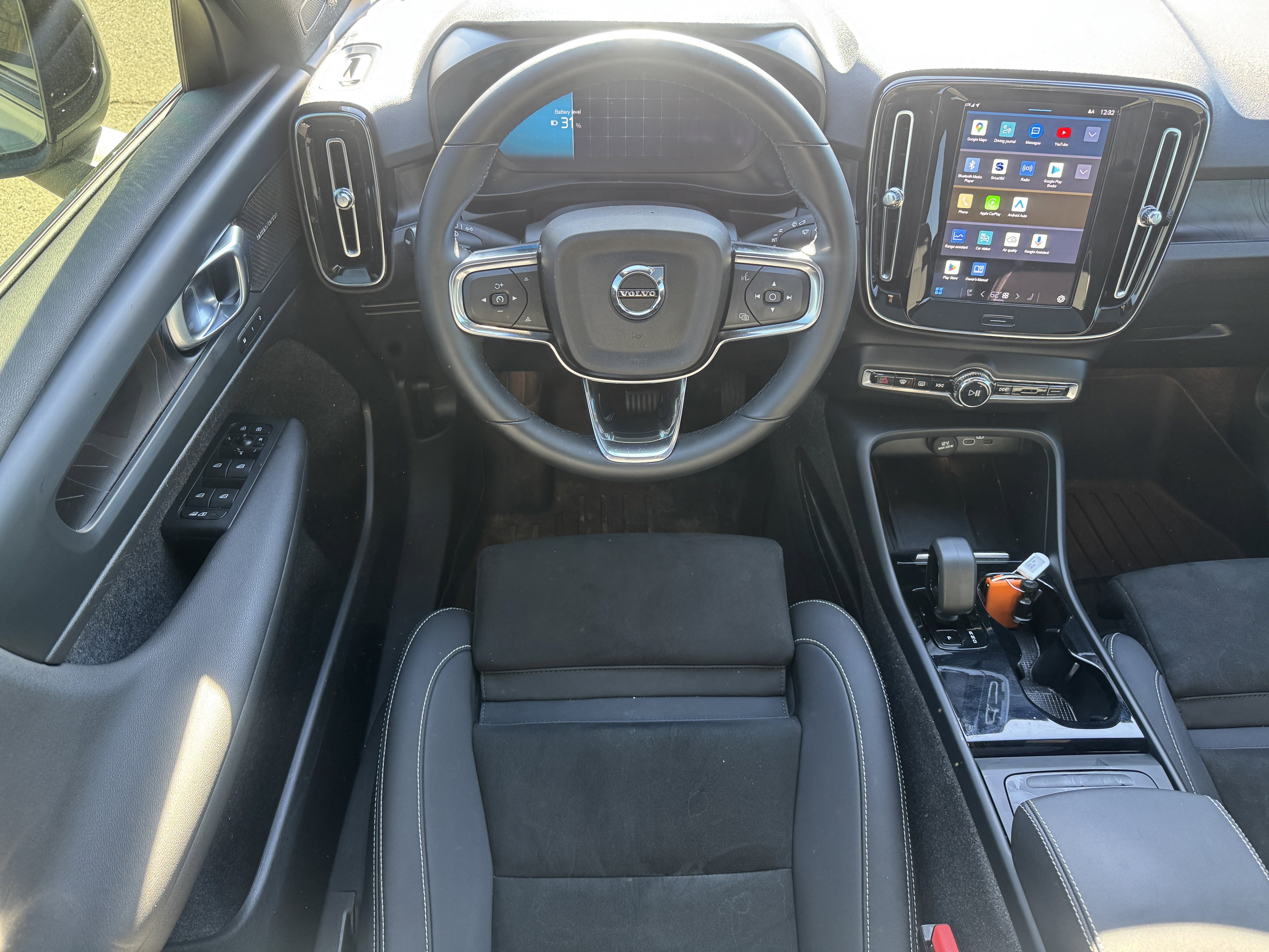 Used 2023 Volvo C40 P8 Recharge Ultimate image 17