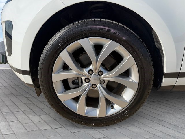 Used 2023 Land Rover Range Rover Evoque SE AWD/4WD image 9