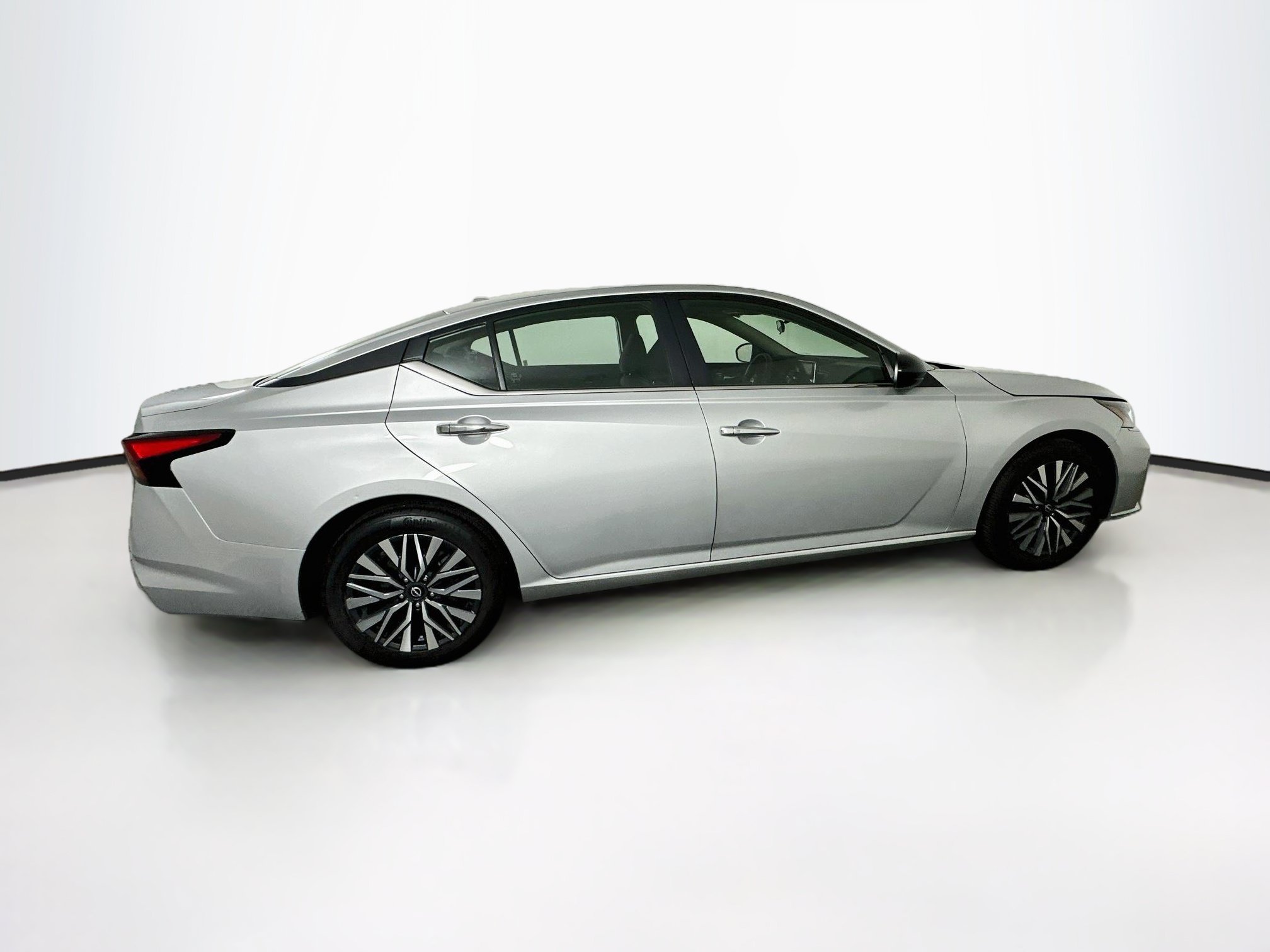 Used 2024 Nissan Altima 2.5 SV FWD image 10