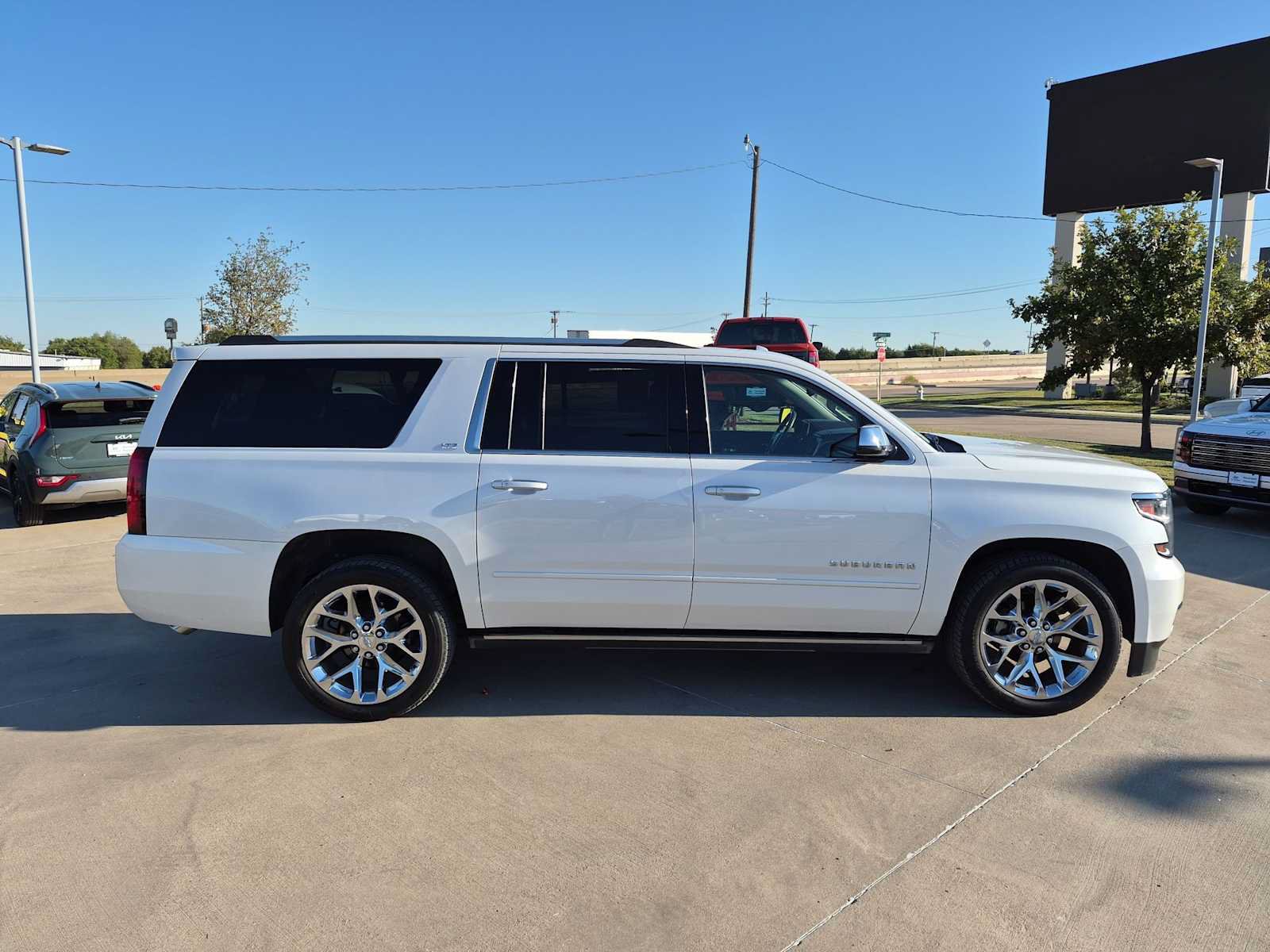 Used 2016 Chevrolet Suburban LTZ RWD image 15