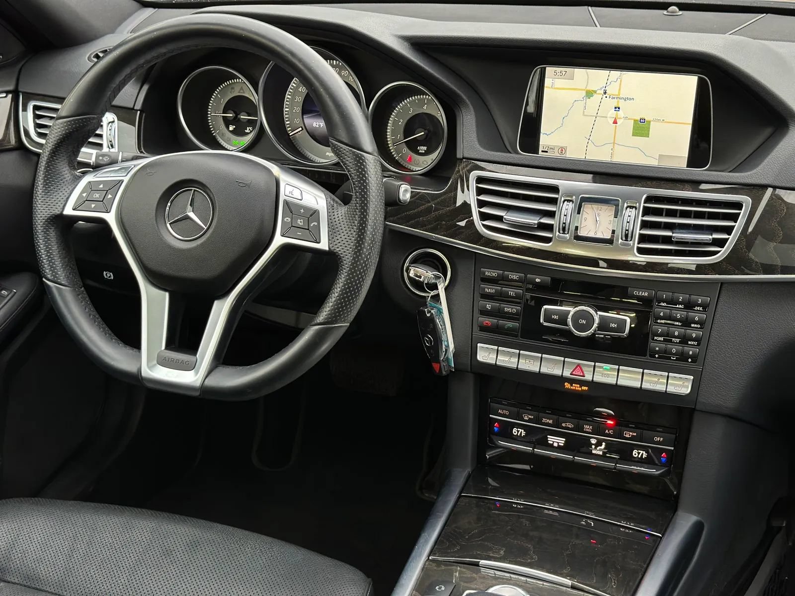 Used 2014 Mercedes-Benz E 550 4MATIC Sedan image 29