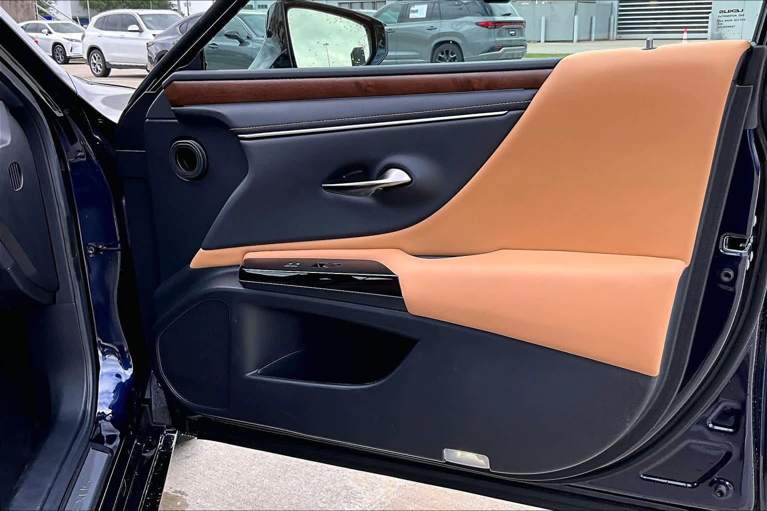 Certified 2025 Lexus ES 300h w/ Premium Package image 23