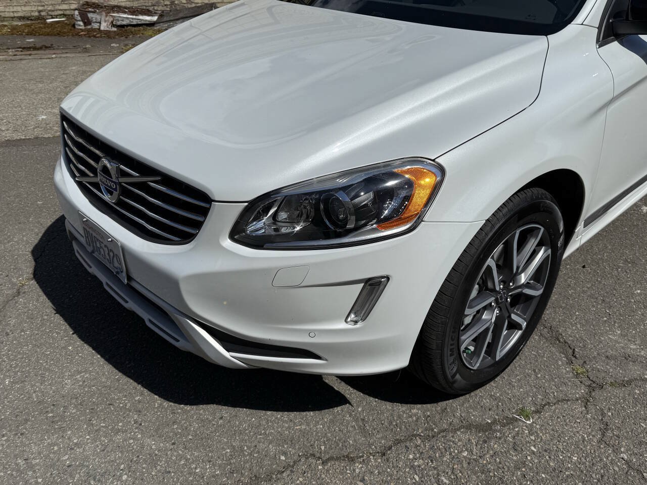 Used 2017 Volvo XC60 T6 Dynamic w/ Preferred Option Package AWD/4WD image 28