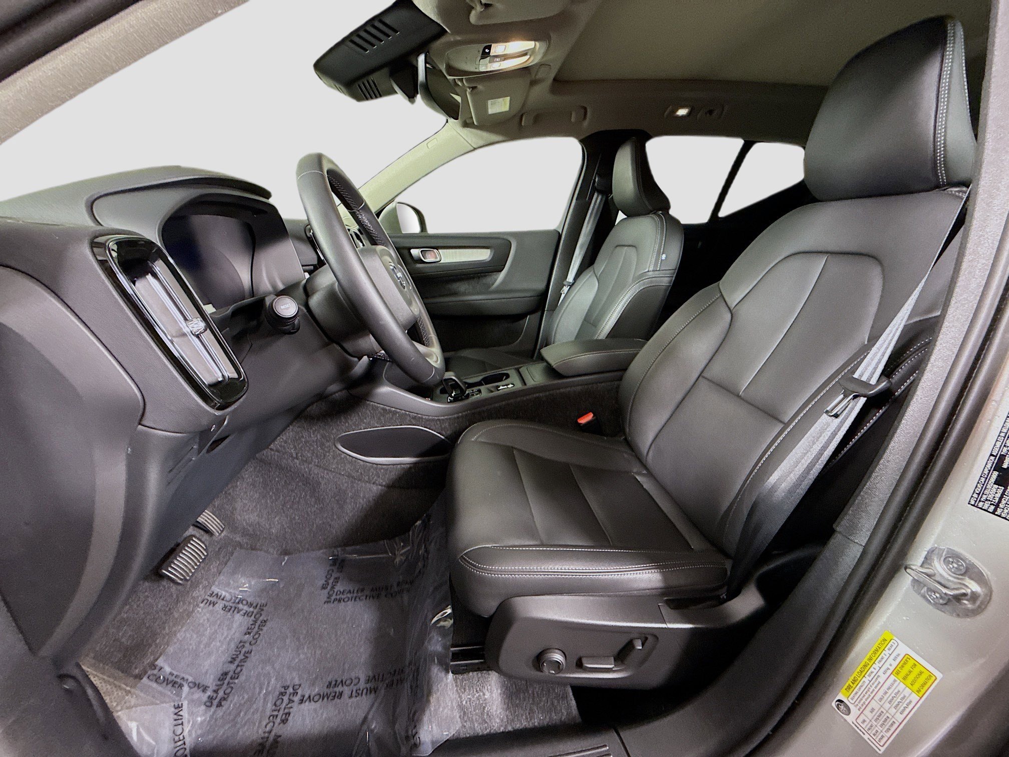 Used 2025 Volvo XC40 B5 Core image 22