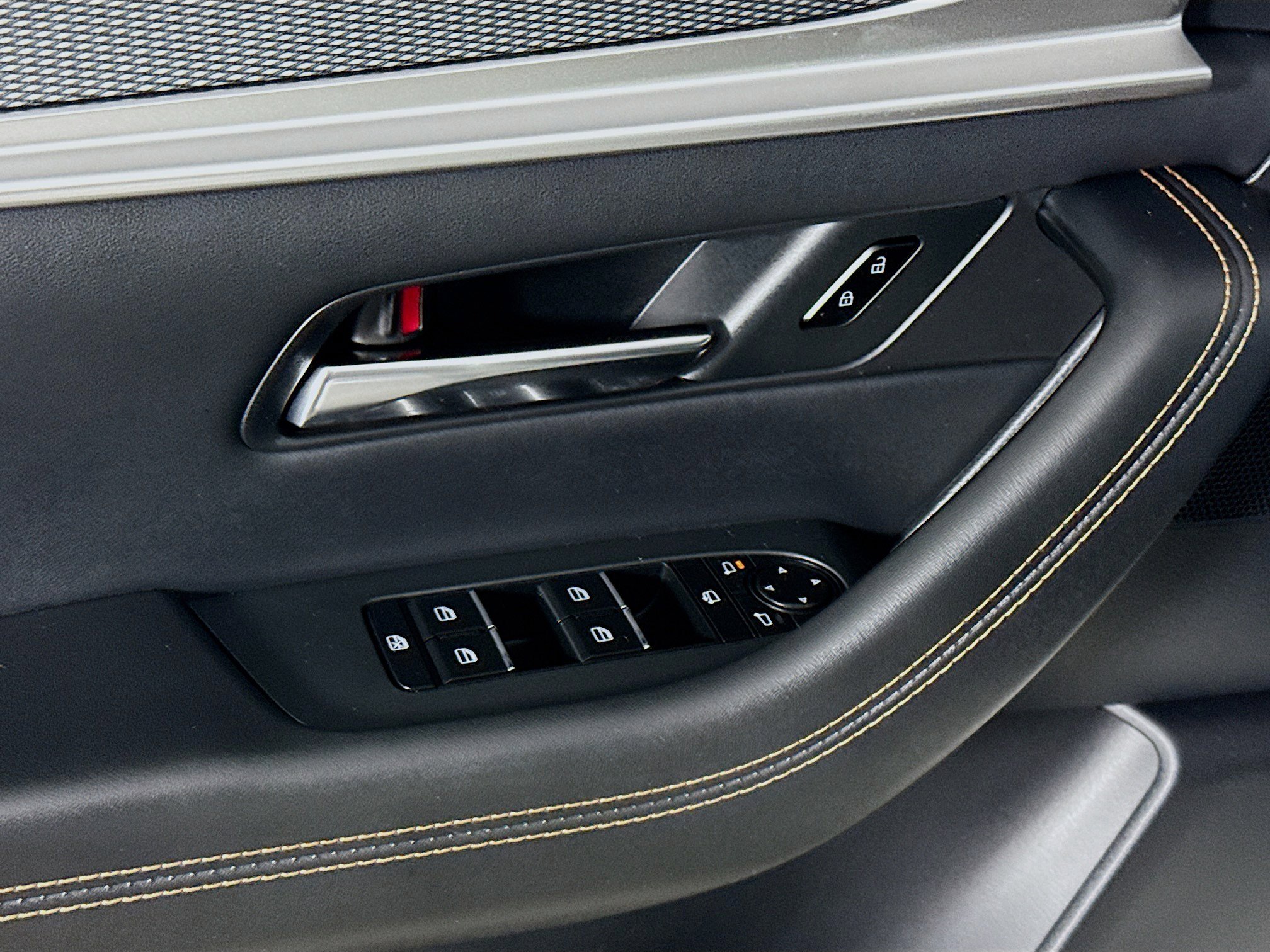 Used 2025 MAZDA CX-70 Plug-In Hybrid w/ Premium Plus image 24