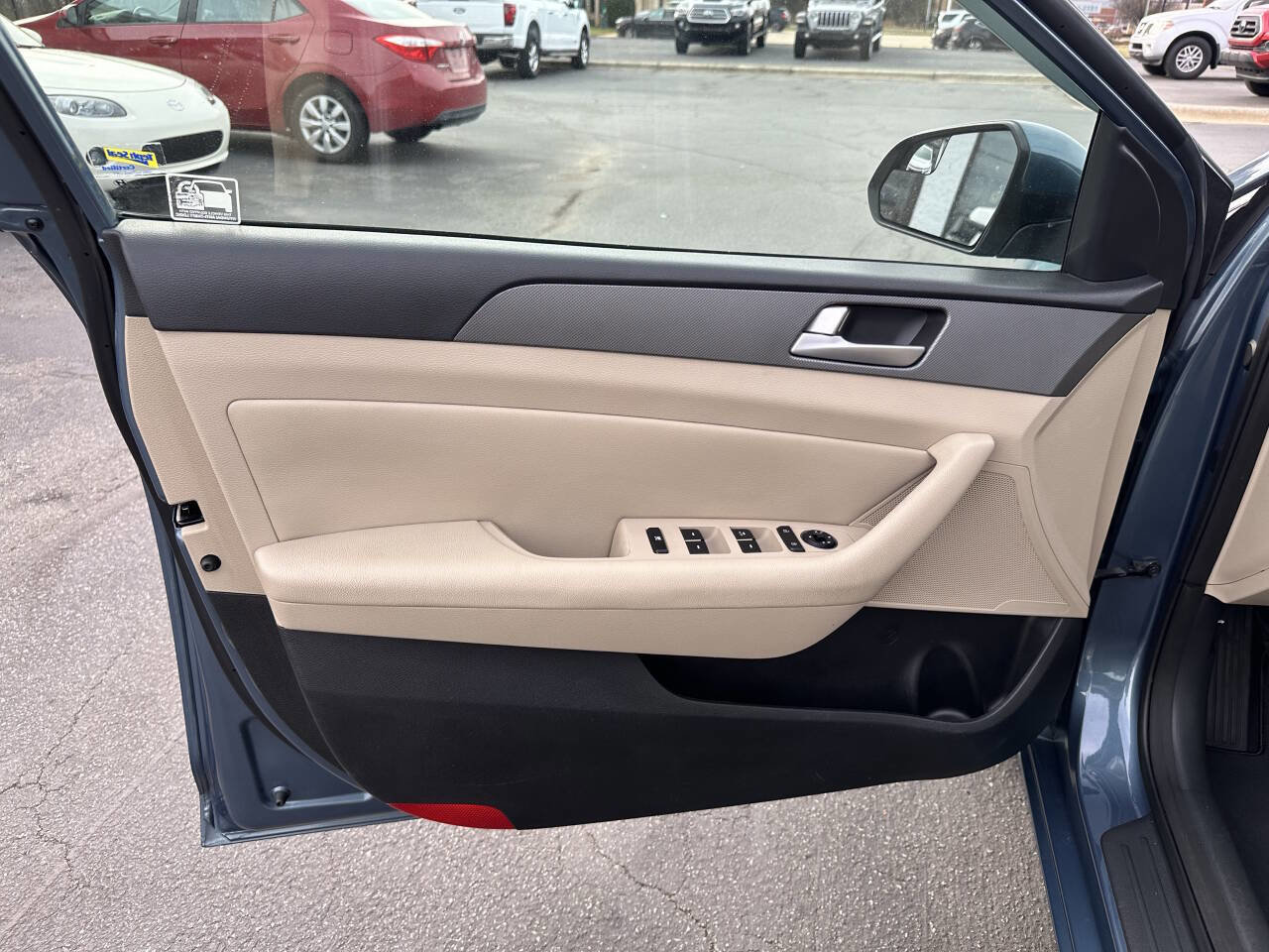 Used 2015 Hyundai Sonata SE w/ Option Group 09 FWD image 10