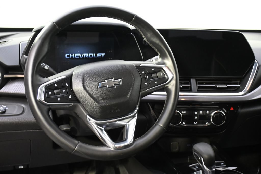 Used 2024 Chevrolet Trax ACTIV w/ Sunroof Package FWD image 12