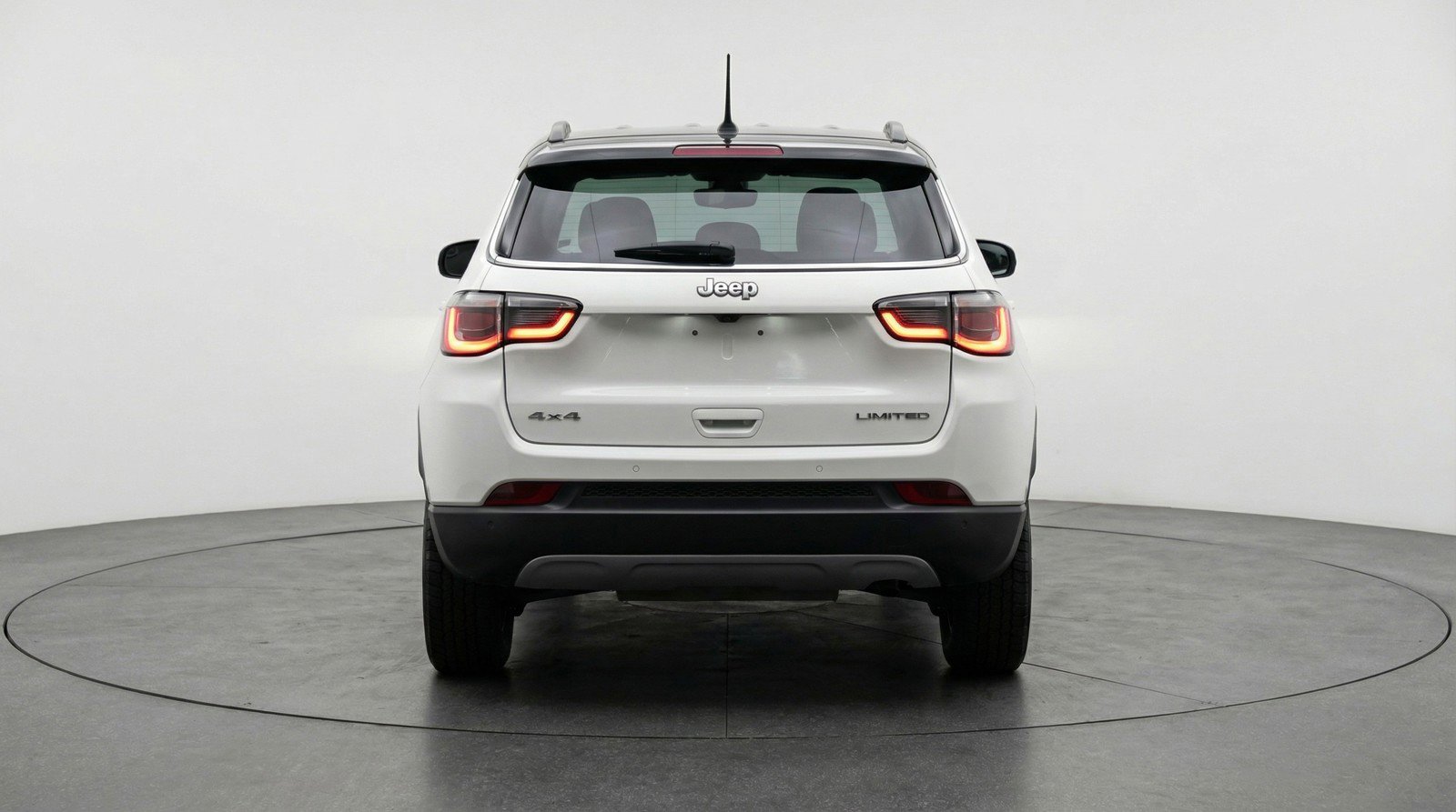 Used 2025 Jeep Compass Trailhawk image 7