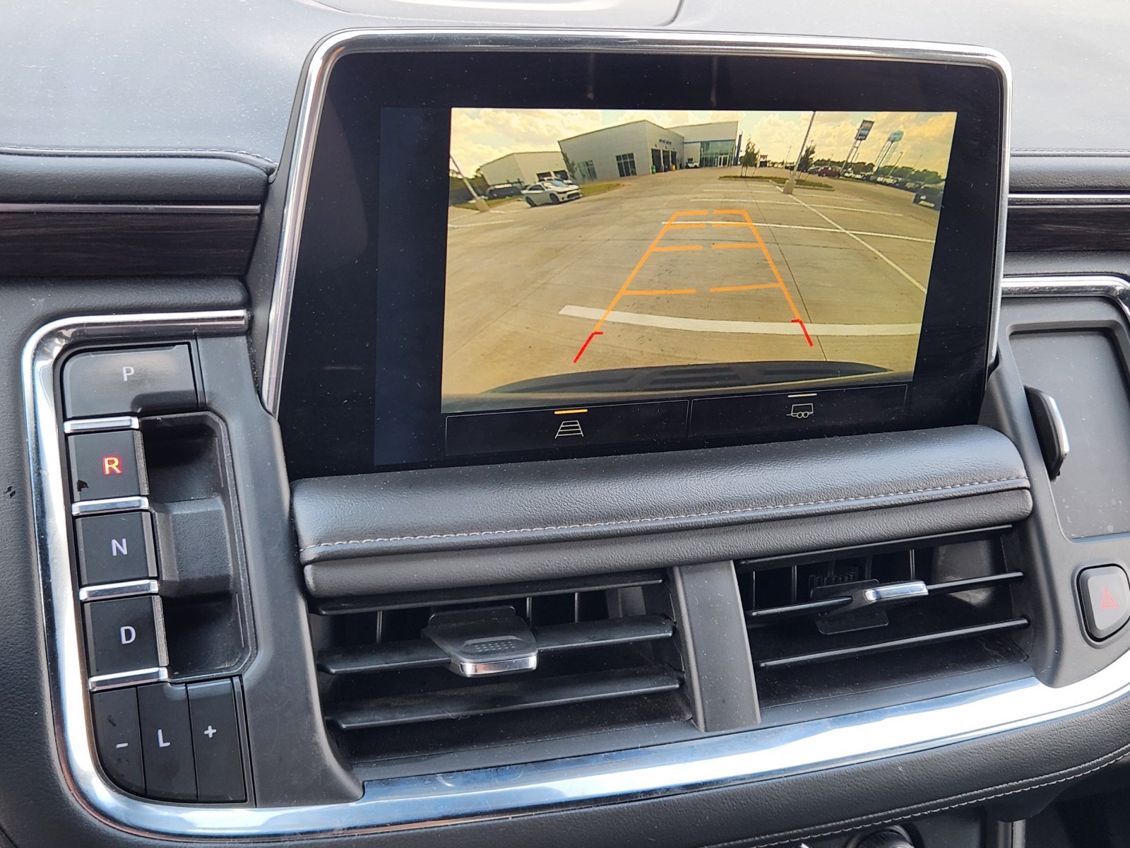 Used 2024 Chevrolet Suburban LT AWD/4WD image 19