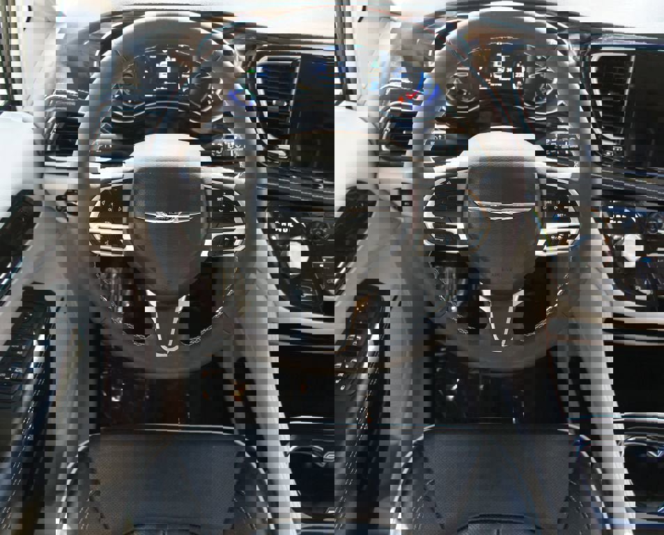 Used 2022 Chrysler Pacifica Limited w/ Uconnect Theater Family Group image 5