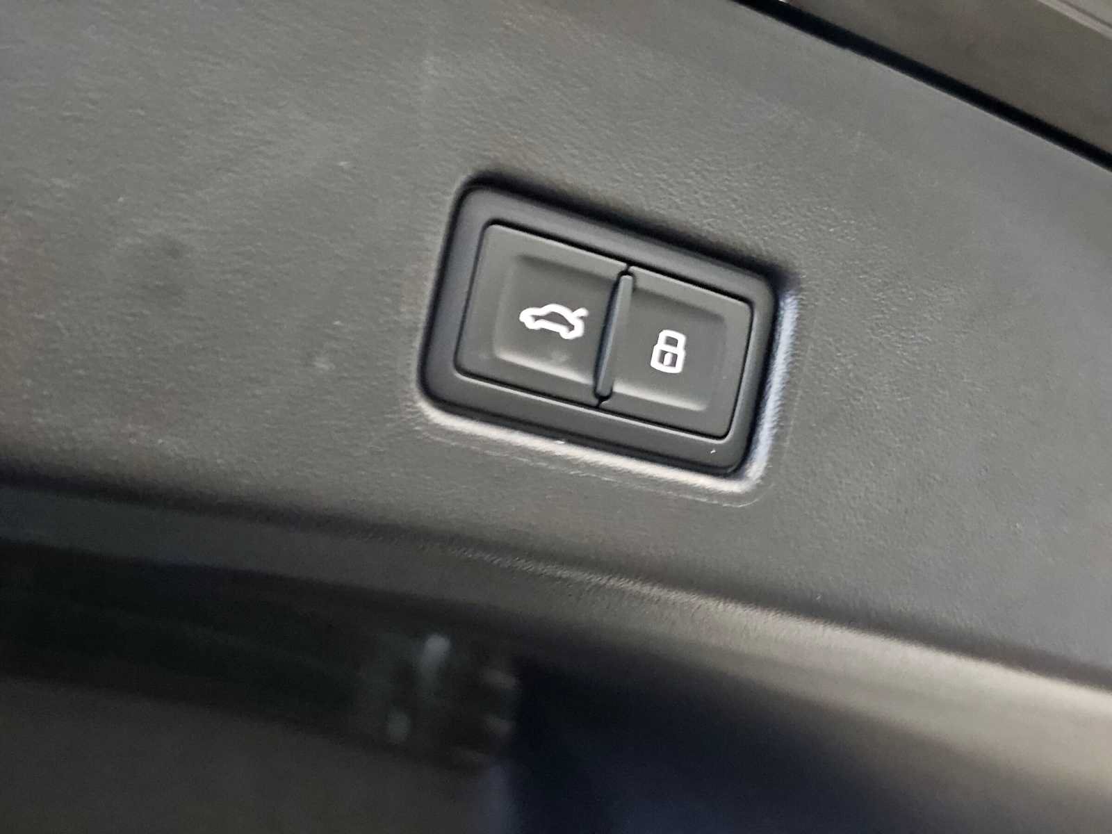 Used 2023 Audi Q4 e-tron Premium Plus w/ Premium Plus AWD/4WD image 17