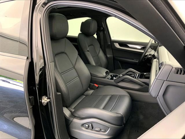 Used 2025 Porsche Cayenne S AWD/4WD image 17