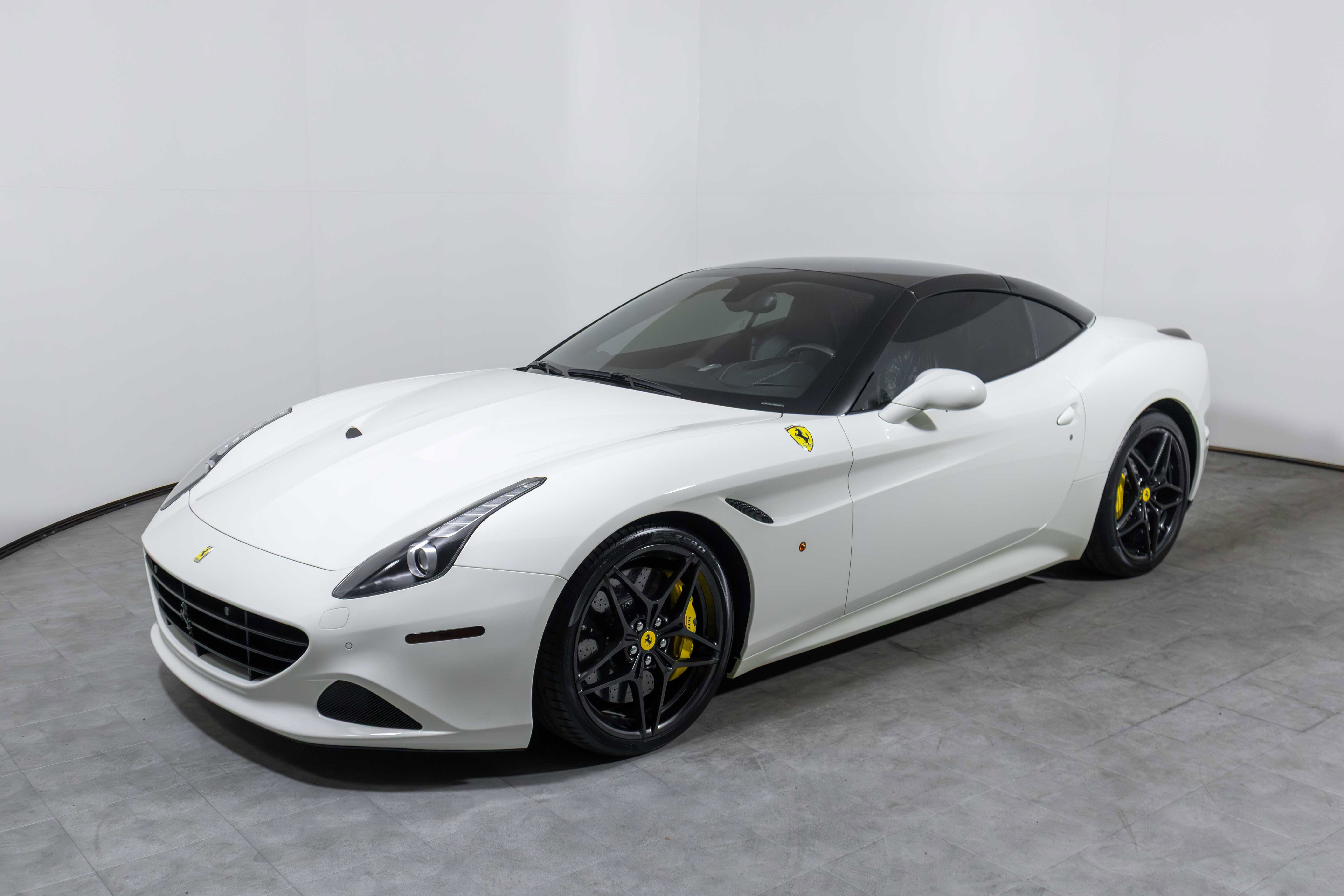 Certified 2016 Ferrari California T image 9