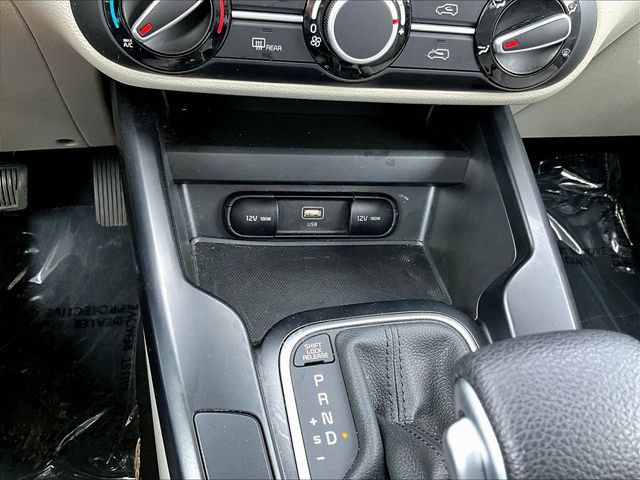 Certified 2025 Kia Soul LX w/ LX Technology Package FWD image 17