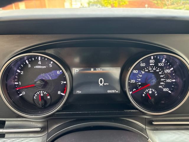 Used 2024 Kia Carnival LX FWD image 11