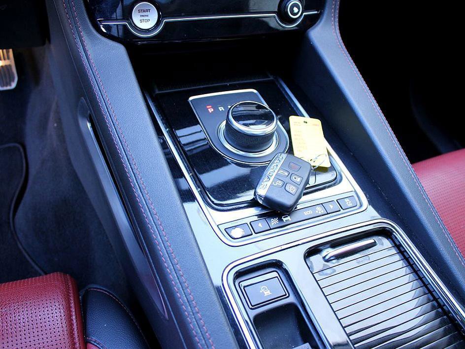 Used 2020 Jaguar F-PACE Checkered Flag image 13