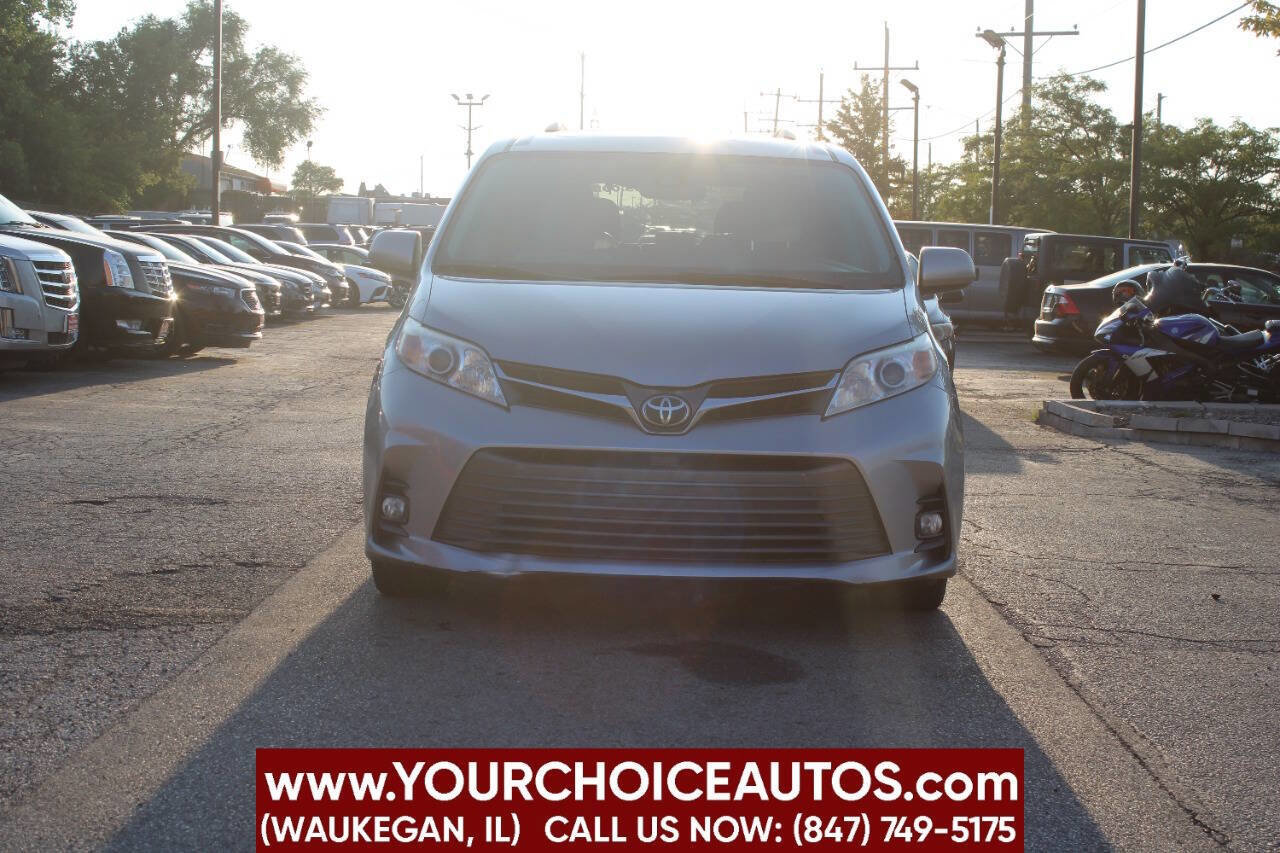 Used 2018 Toyota Sienna XLE w/ XLE Navigation Package FWD image 2