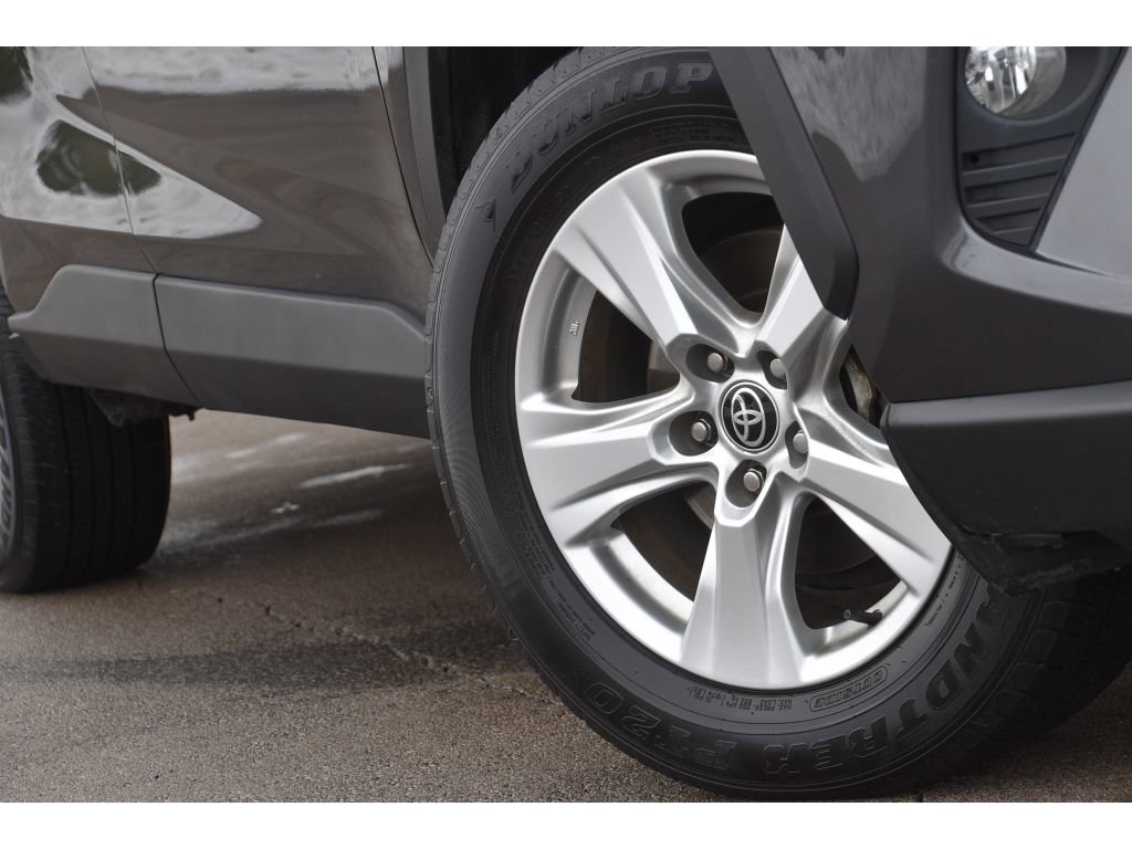 Used 2021 Toyota RAV4 XLE image 9