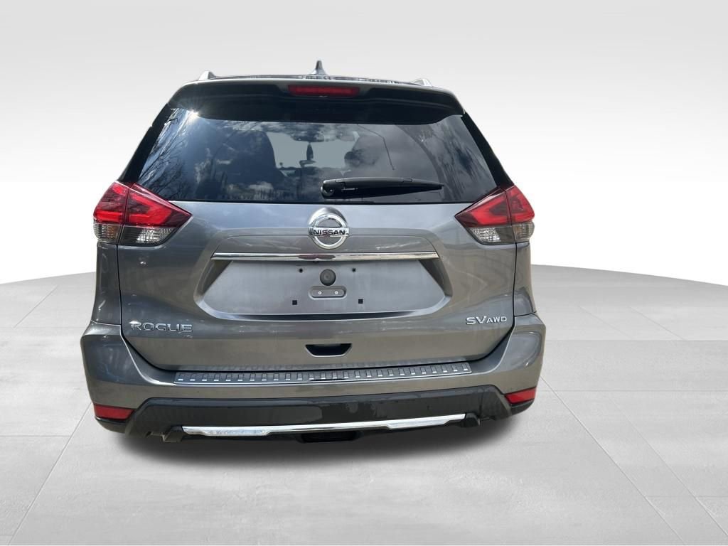 Used 2018 Nissan Rogue SV image 4