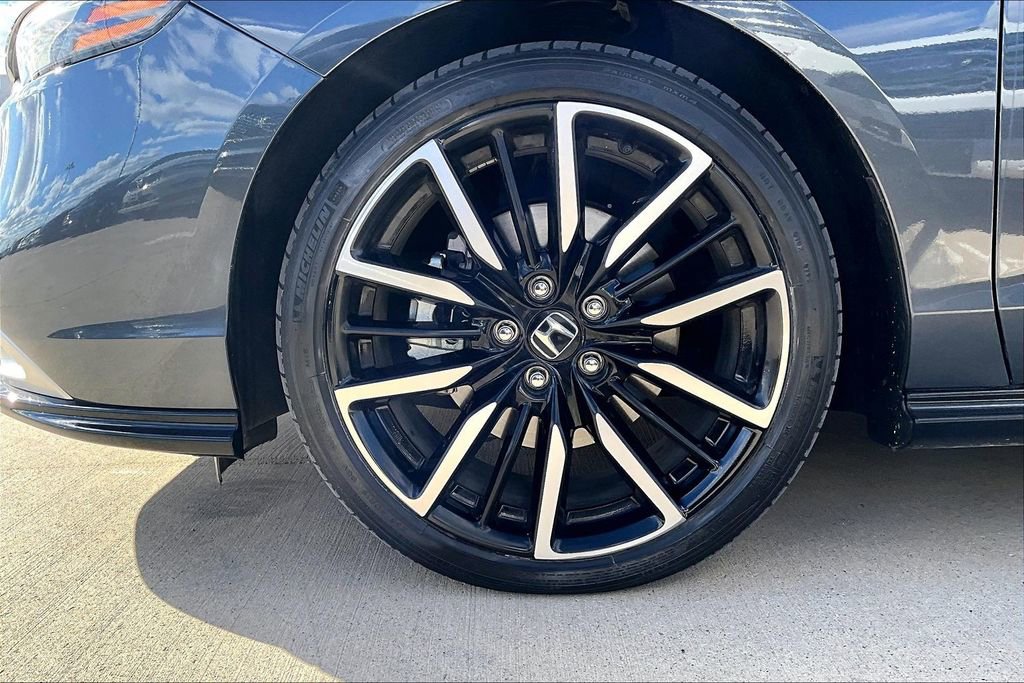 Used 2023 Honda Accord Touring image 11