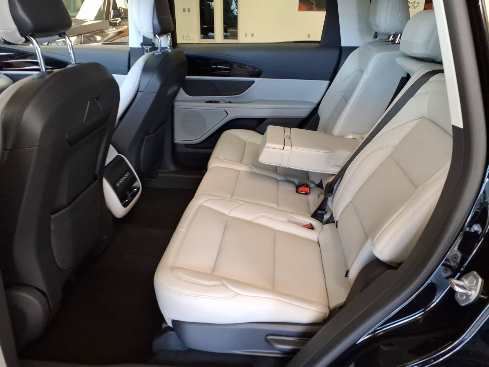 New 2026 Lincoln Nautilus Premier AWD/4WD image 6