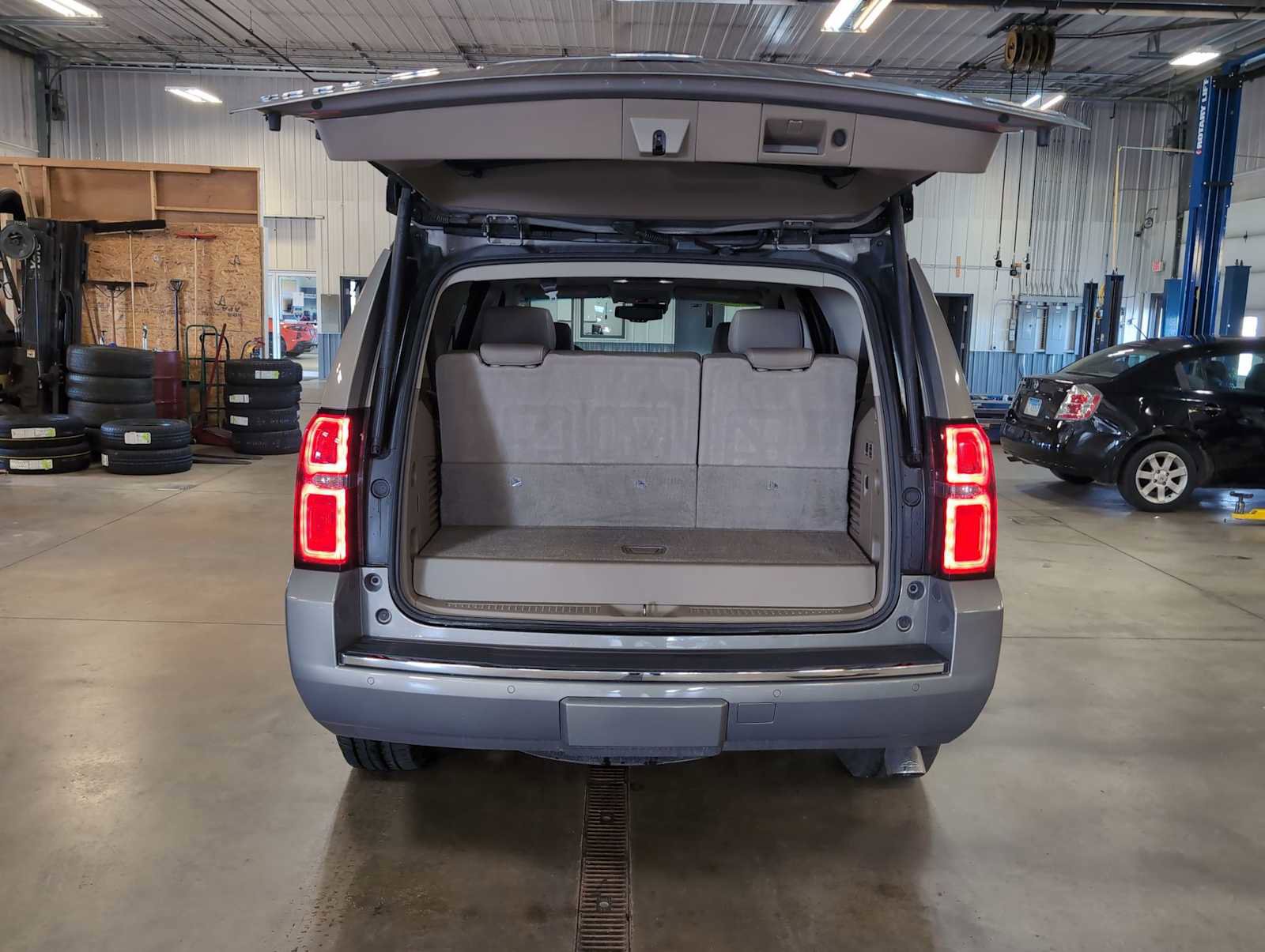 Used 2017 Chevrolet Tahoe Premier AWD/4WD image 27