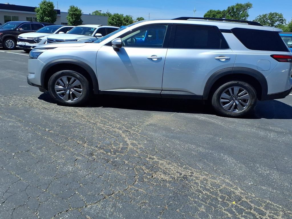 Used 2025 Nissan Pathfinder SV AWD/4WD image 23