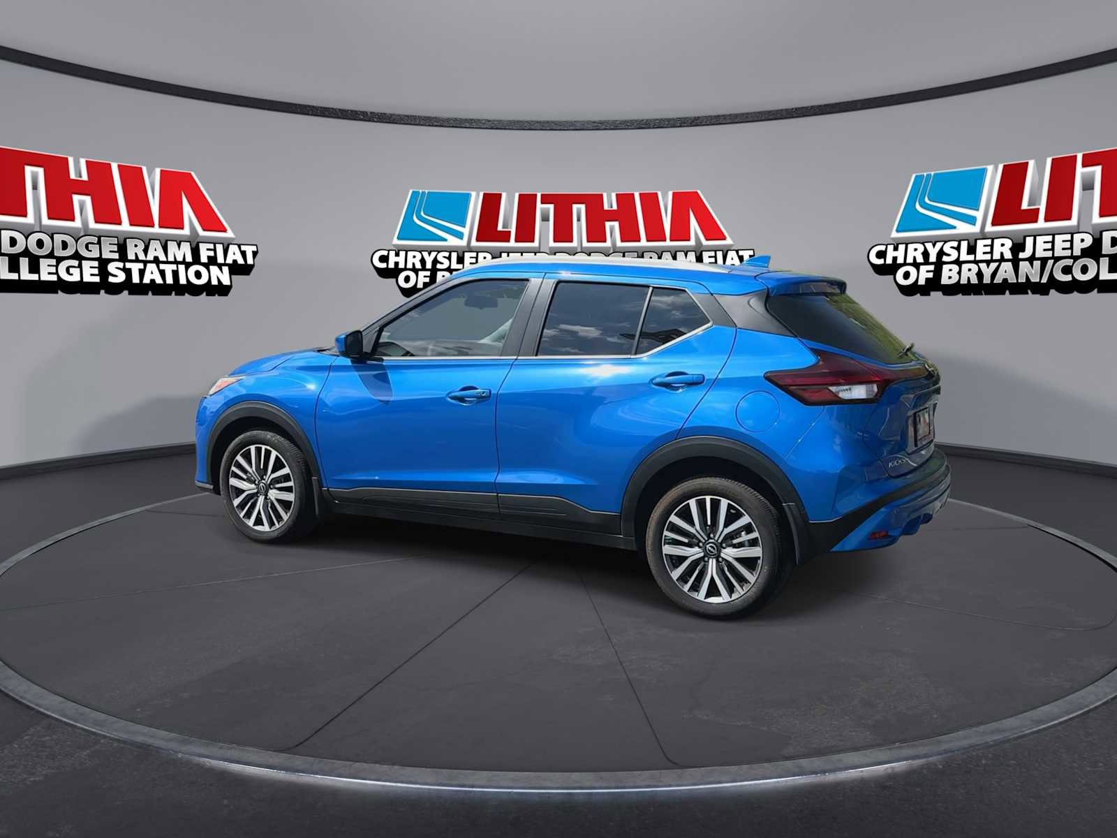 Used 2024 Nissan Kicks SV image 6