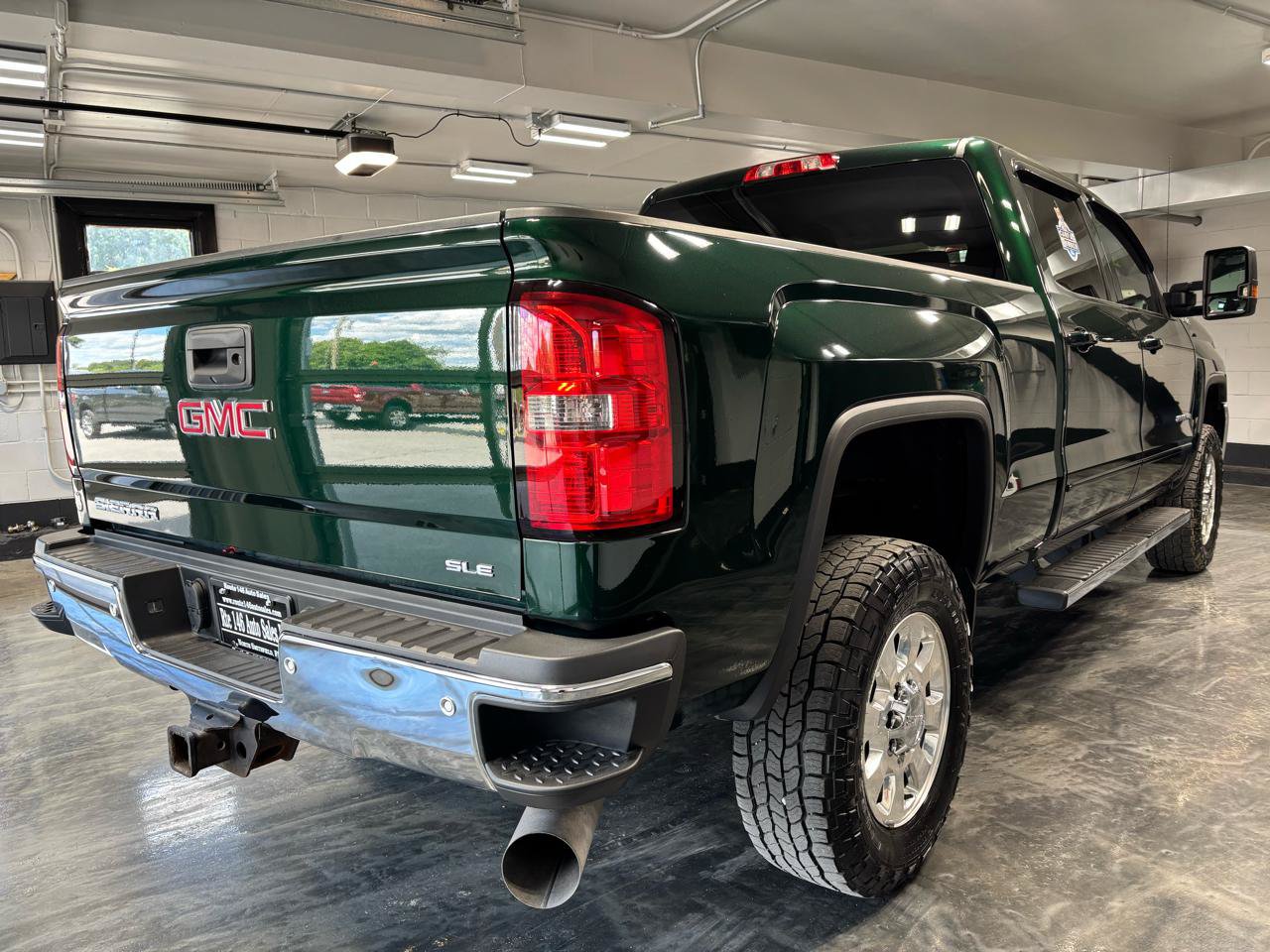 Used 2015 GMC Sierra 2500 SLE w/ SLE Preferred Package AWD/4WD image 11