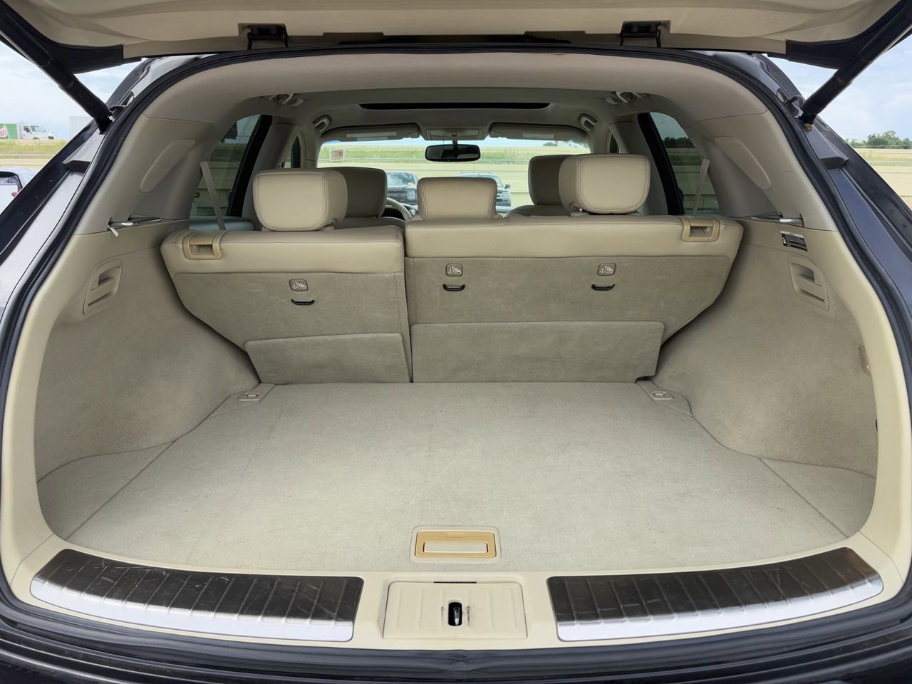 Used 2013 INFINITI FX37 AWD w/ Premium Pkg image 30