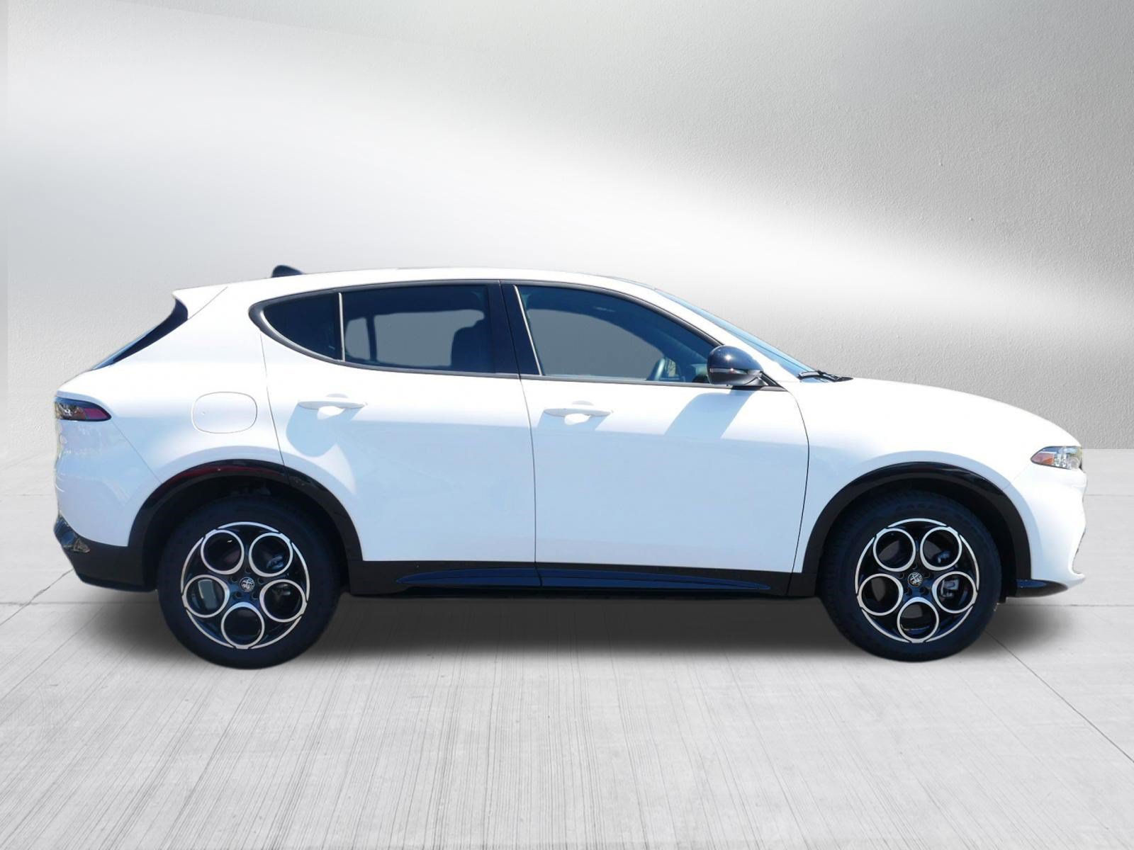 Used 2025 Alfa Romeo Tonale AWD/4WD image 8