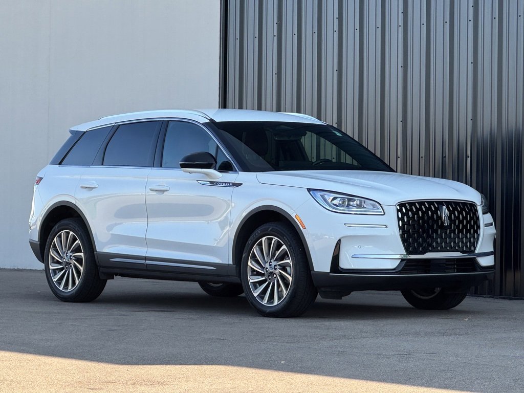 Used 2023 Lincoln Corsair Reserve w/ Equipment Group 201A image 4